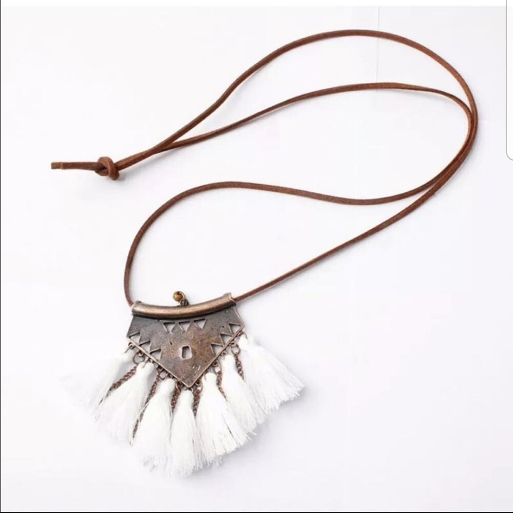 Leather & tassel adjustable necklace white brown